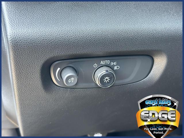 Photo of 2023 Summit White Chevrolet Traverse