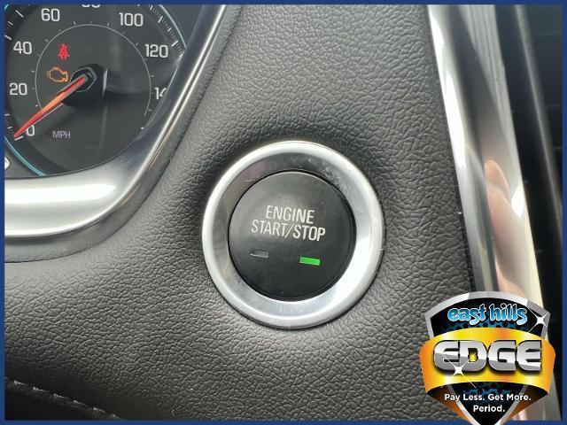 Photo of 2022 Summit White Chevrolet Traverse