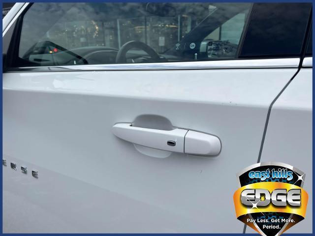 Photo of 2022 Summit White Chevrolet Traverse