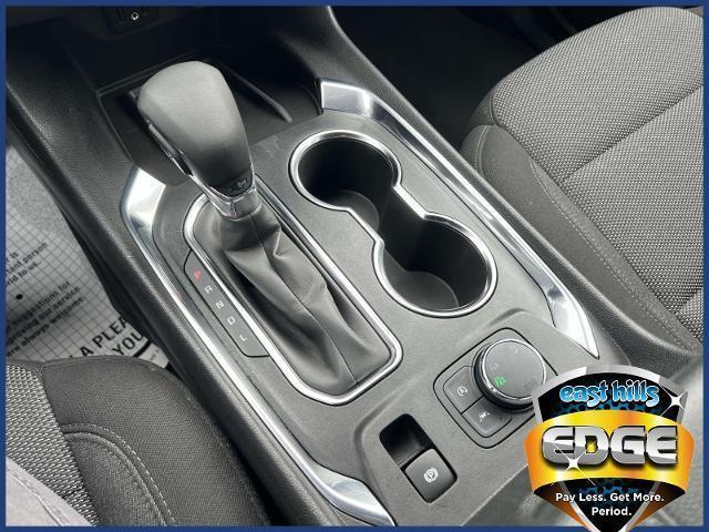 Photo of 2022 Summit White Chevrolet Traverse