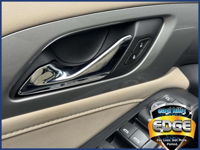 Photo of 2022 Northsky Blue Metallic Chevrolet Traverse