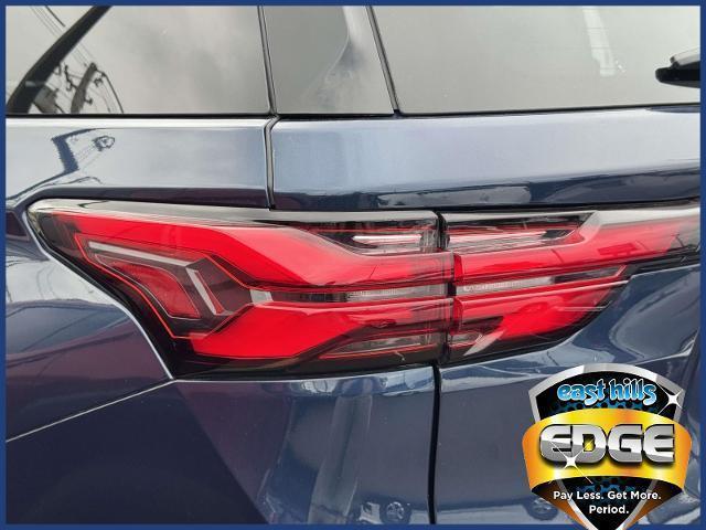 Photo of 2022 Northsky Blue Metallic Chevrolet Traverse
