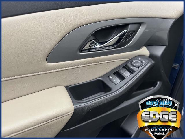 Photo of 2022 Northsky Blue Metallic Chevrolet Traverse