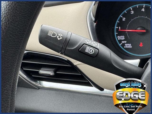 Photo of 2022 Northsky Blue Metallic Chevrolet Traverse