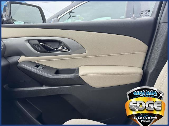 Photo of 2022 Northsky Blue Metallic Chevrolet Traverse