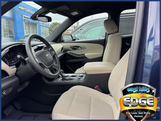 Photo of 2022 Northsky Blue Metallic Chevrolet Traverse