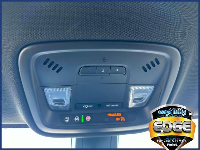 Photo of 2022 Northsky Blue Metallic Chevrolet Traverse