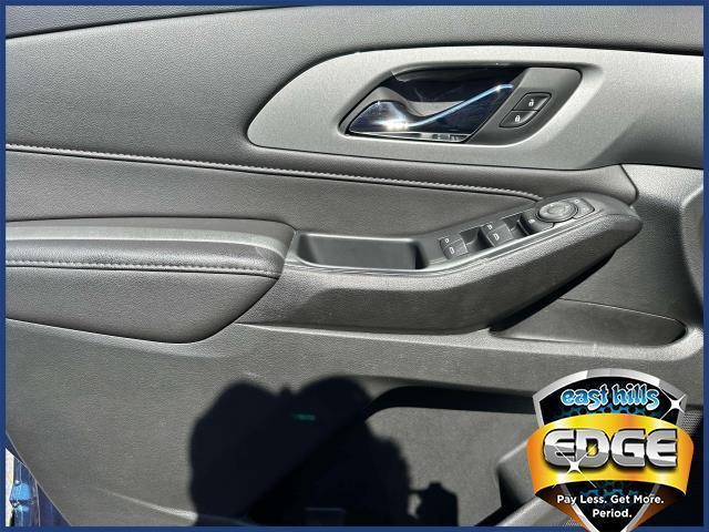 Photo of 2022 Northsky Blue Metallic Chevrolet Traverse