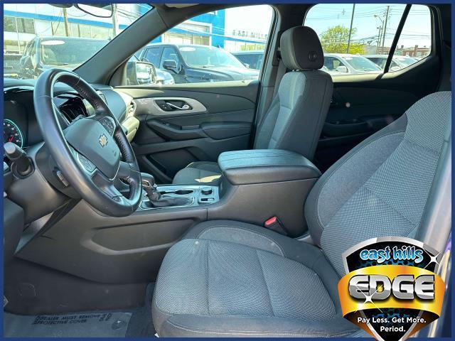 Photo of 2022 Northsky Blue Metallic Chevrolet Traverse