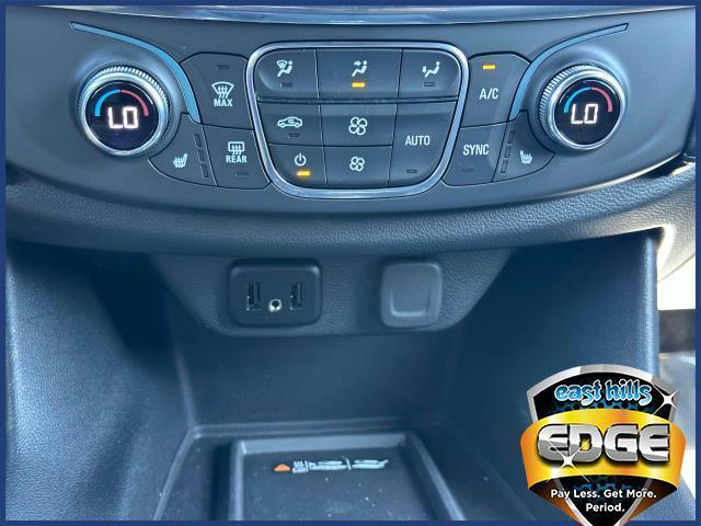 Photo of 2022 Northsky Blue Metallic Chevrolet Traverse