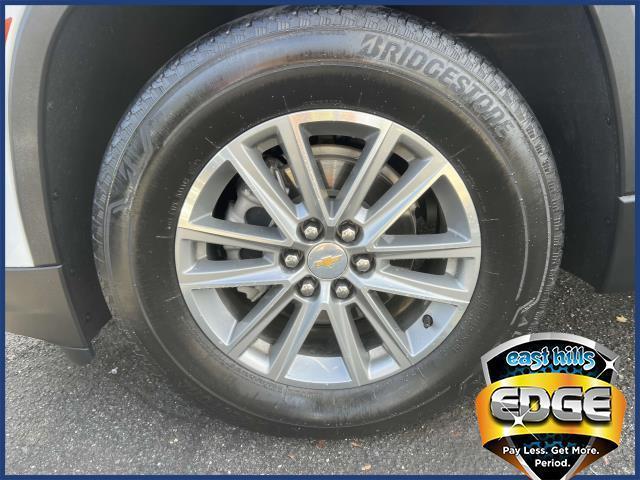 Photo of 2022 Summit White Chevrolet Traverse