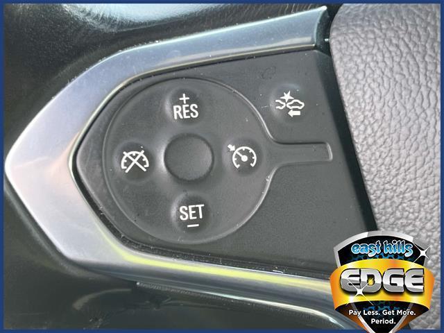 Photo of 2022 Summit White Chevrolet Traverse