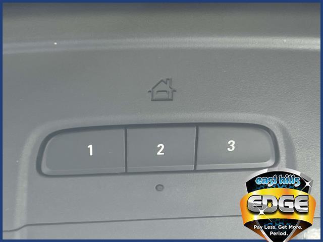 Photo of 2022 Summit White Chevrolet Traverse