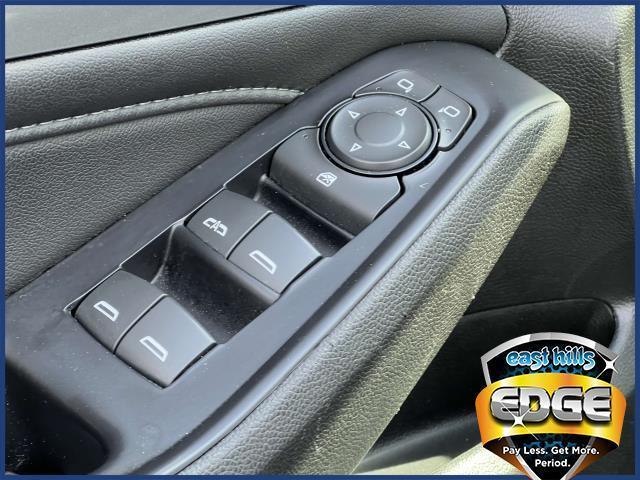 Photo of 2022 Summit White Chevrolet Traverse