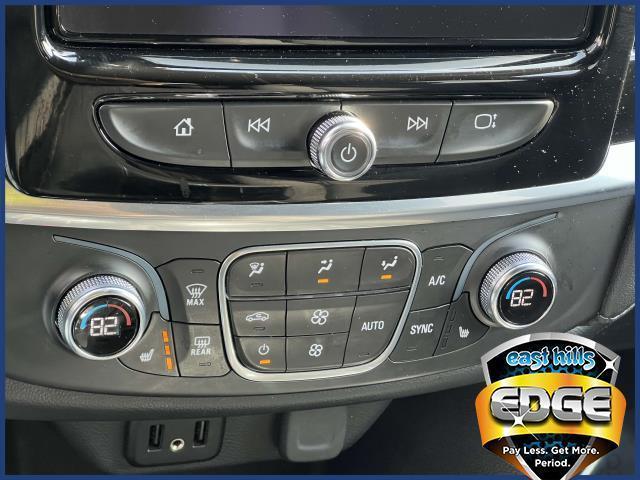 Photo of 2022 Summit White Chevrolet Traverse