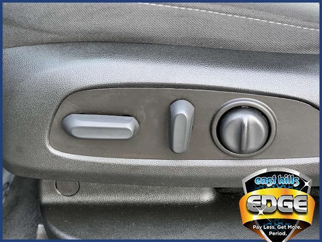 Photo of 2022 Summit White Chevrolet Traverse