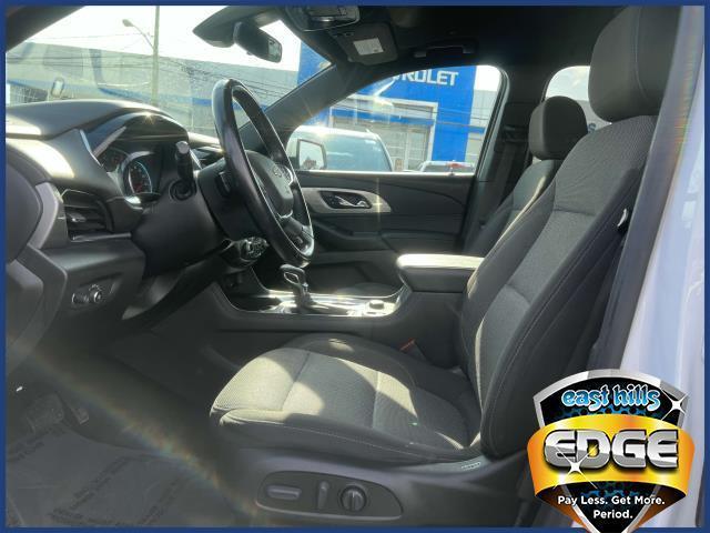 Photo of 2022 Summit White Chevrolet Traverse