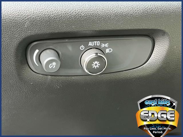 Photo of 2022 Summit White Chevrolet Traverse