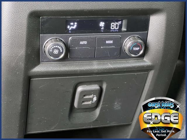 Photo of 2022 Summit White Chevrolet Traverse