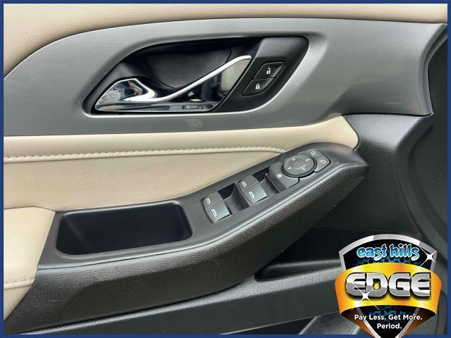 Photo of 2022 Mosaic Black Metallic Chevrolet Traverse