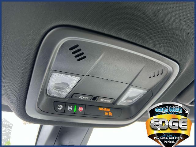 Photo of 2022 Mosaic Black Metallic Chevrolet Traverse