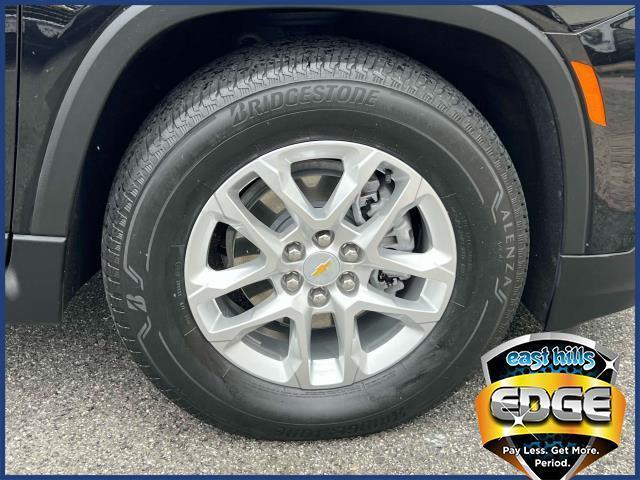 Photo of 2022 Mosaic Black Metallic Chevrolet Traverse