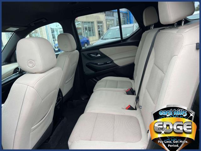 Photo of 2022 Mosaic Black Metallic Chevrolet Traverse