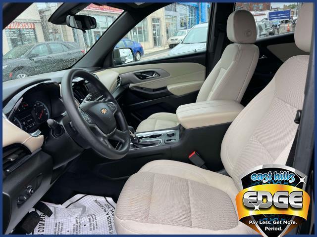 Photo of 2022 Mosaic Black Metallic Chevrolet Traverse