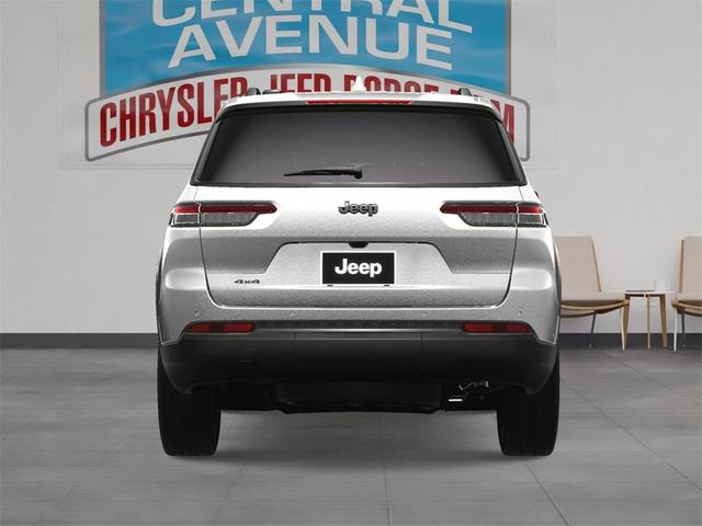 Photo of 2025 Silver Zynith Jeep Grand Cherokee L