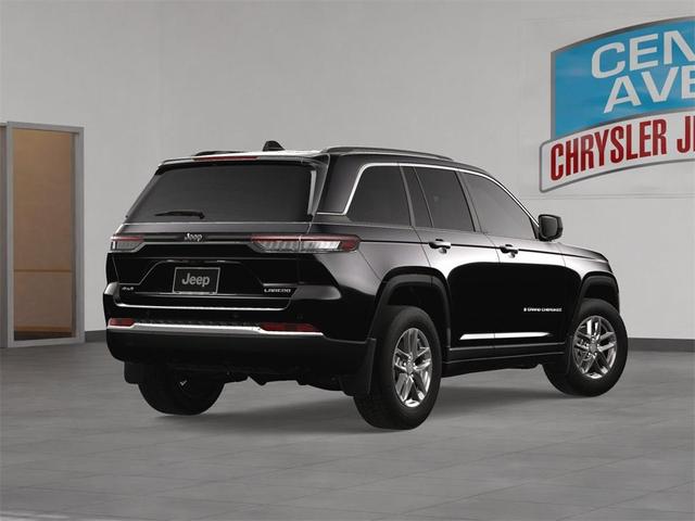 Photo of 2025 Diamond Black Jeep Grand Cherokee