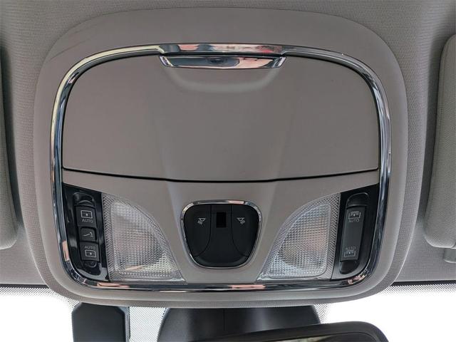 Photo of 2022 Bright White Clearcoat Jeep Cherokee