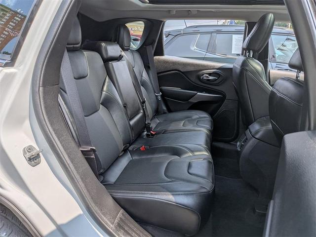 Photo of 2022 Bright White Clearcoat Jeep Cherokee