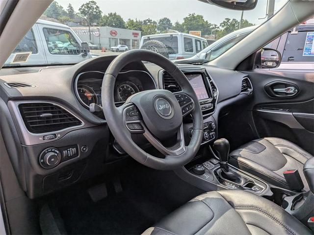 Photo of 2022 Bright White Clearcoat Jeep Cherokee