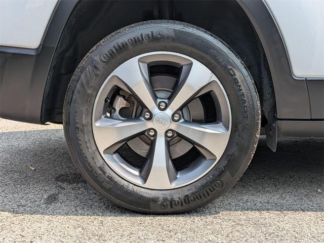 Photo of 2022 Bright White Clearcoat Jeep Cherokee