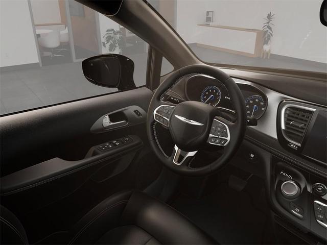 Photo of 2026 Bright White Clearcoat Chrysler Pacifica