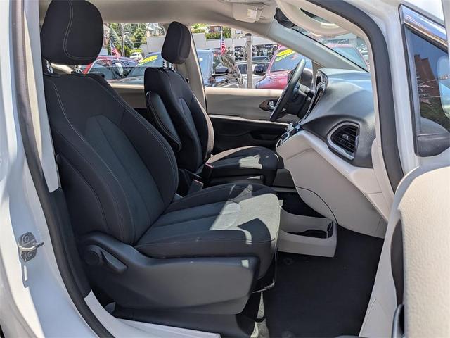 Photo of 2023 Bright White Clearcoat Chrysler Voyager