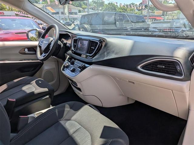 Photo of 2023 Bright White Clearcoat Chrysler Voyager
