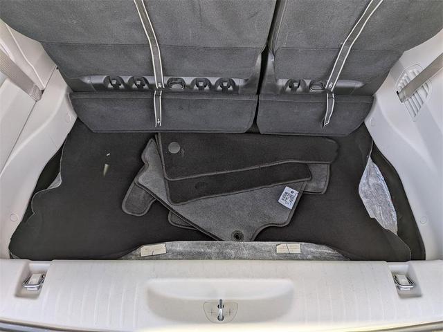 Photo of 2023 Bright White Clearcoat Chrysler Voyager