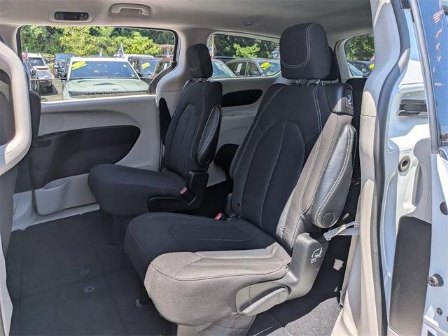 Photo of 2023 Bright White Clearcoat Chrysler Voyager