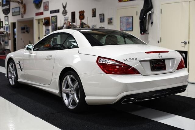 Photo of 2014 White Mercedes-Benz SL-Class