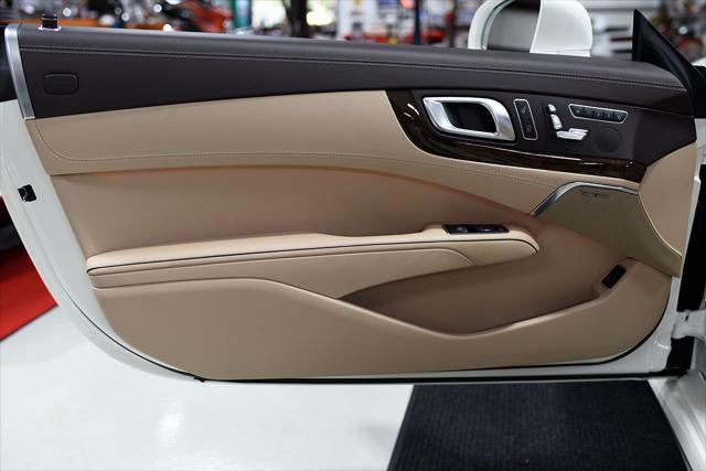 Photo of 2014 White Mercedes-Benz SL-Class