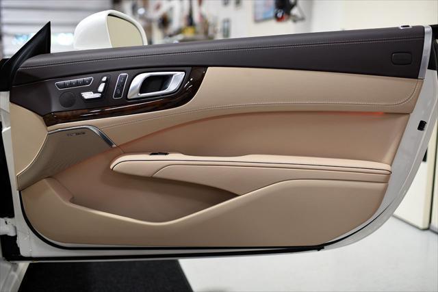 Photo of 2014 White Mercedes-Benz SL-Class