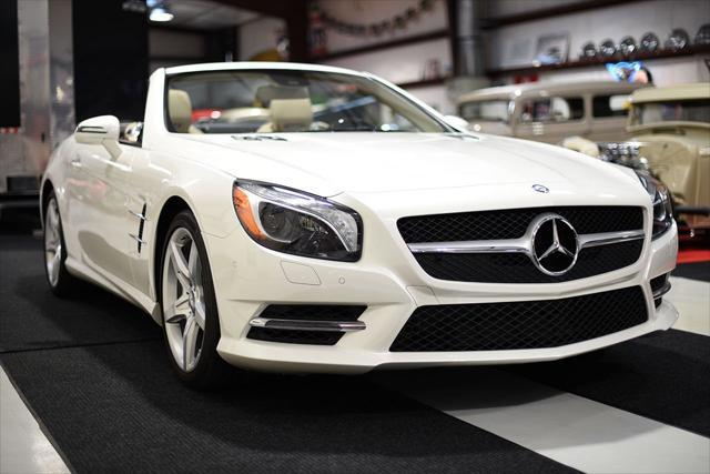 Photo of 2014 White Mercedes-Benz SL-Class