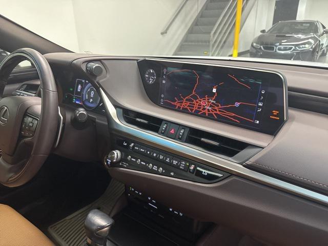 Photo of 2021 Eminent White Pearl Lexus ES 300h