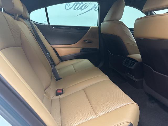Photo of 2021 Eminent White Pearl Lexus ES 300h