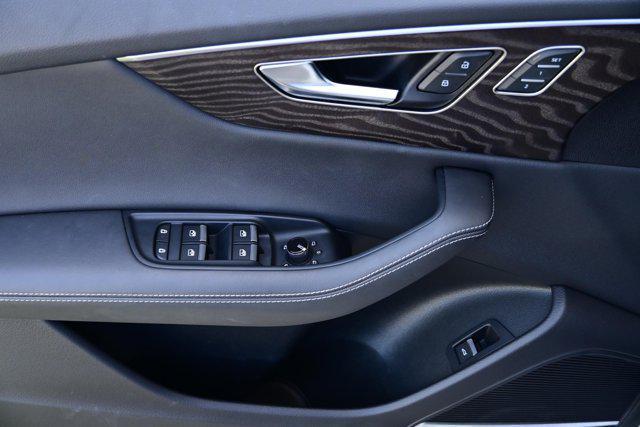 Photo of 2023 Carrara White Audi Q8