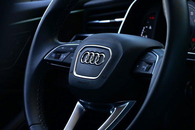 Photo of 2023 Carrara White Audi Q8