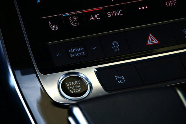 Photo of 2023 Carrara White Audi Q8