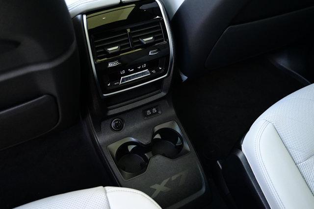 Photo of 2026 Brooklyn Grey Metallic BMW X7