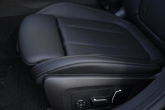 Photo of 2025 Black Sapphire Metallic BMW 330